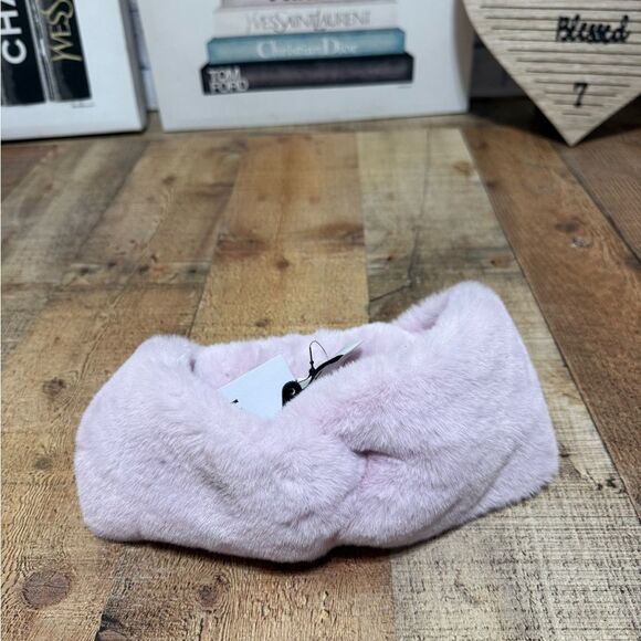 UGG FAUX FUR HEADBAND WOMENS ONE SIZE DUSTY LILAC COZY HEAD & EAR WARMER NWT - Picture 2 of 8